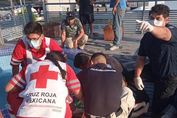 Paramédicos de Cruz Roja salvan a menor de morir ahogado