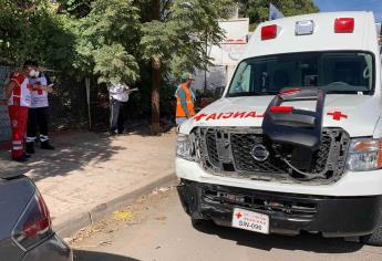 Choca en Los Mochis ambulancia de Choix; trasladaba a mujer en labor de parto