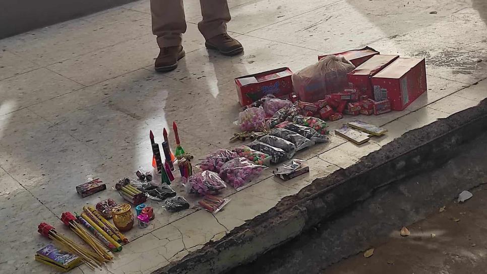 Decomisa PC de Ahome pirotecnia en tianguis de Los Mochis