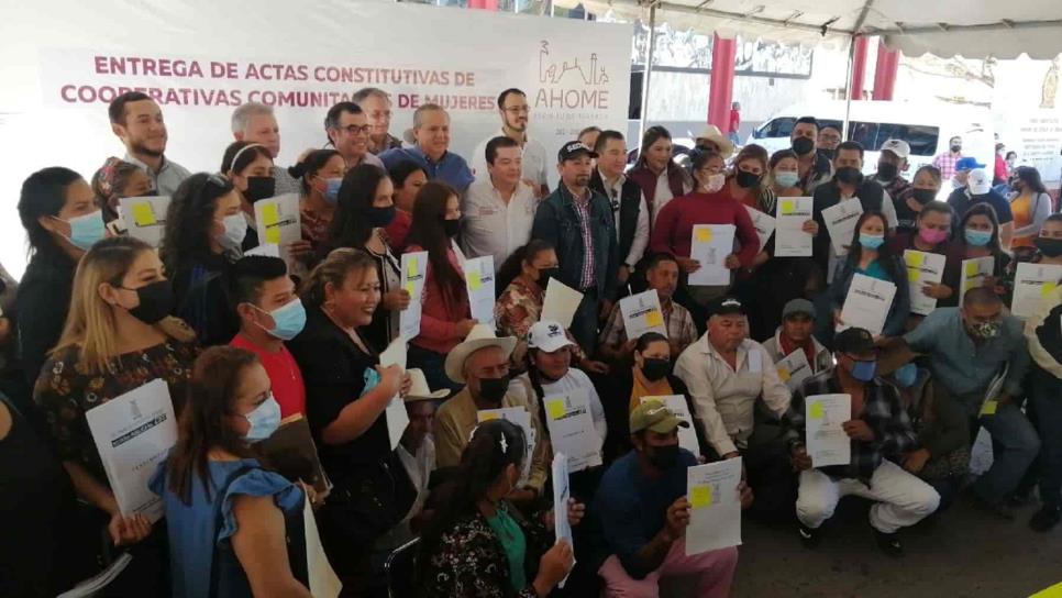 Entregan 43 actas constitutivas a cooperativas pesqueras