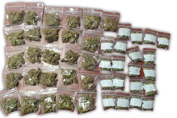 Joven roba motocicleta y lo detienen con diversas dosis de droga tras una persecución