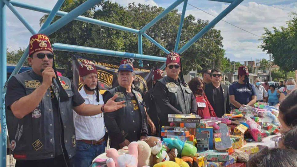 Club Shriner lleva juguetes a niños de Mazatlán