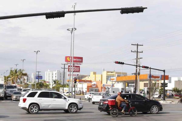 Sincronizan semáforos de la Rafael Buelna y Gabriel Leyva