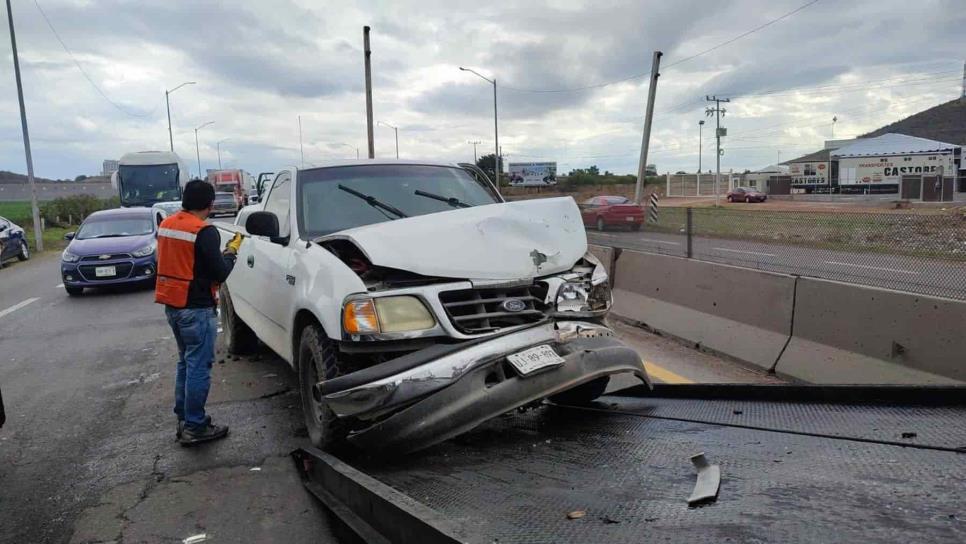 Carambola provoca caos vehicular en Los Mochis sobre la México 15