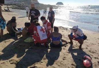 Salvavidas de Mazatlán rescatan de morir ahogados a tres turistas del Estado de México