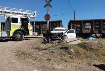 Muere conductor de camioneta arrollada por el tren