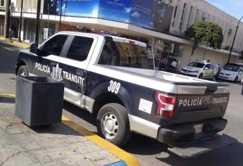 Multas van parejas: Sancionan a patrulla de Tránsito por estacionarse en línea amarilla