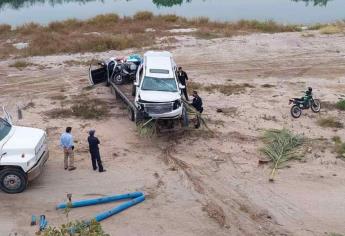 Camioneta de lujo sale «disparada» de un puente; remolcaba una moto BMW