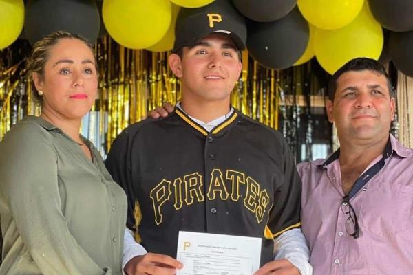El sinaloense Carlos Tirado firma con Piratas de Pittsburgh