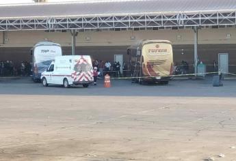 Adulto muere atropellado por autobús dentro de la central en Culiacán