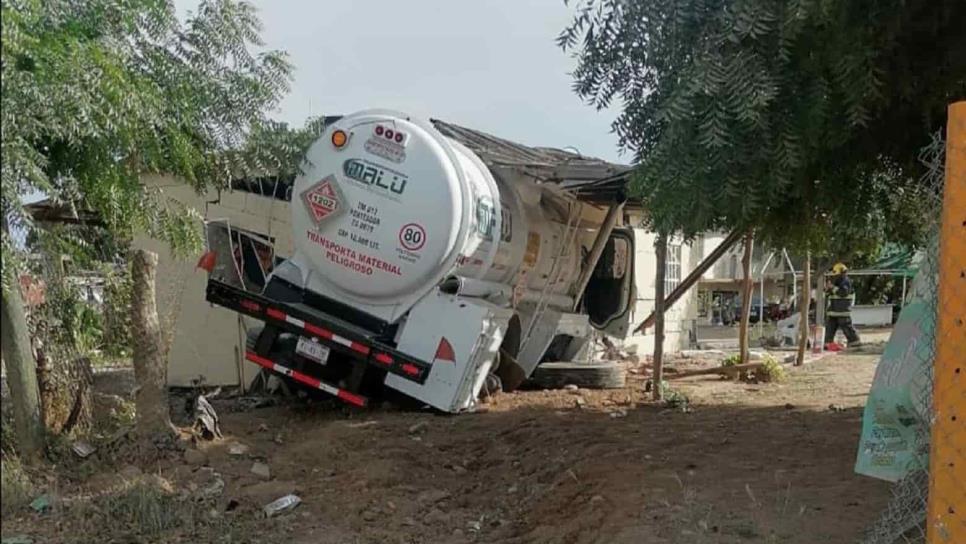 Pipa se estrella contra casa en Las Piedritas, Eldorado