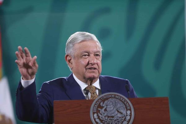 López Obrador ingresa al hospital para una revisión médica