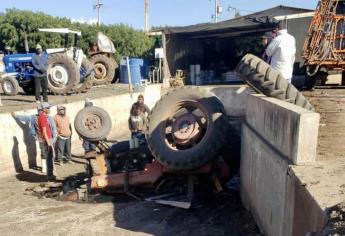 Tractor cae encima de operador y lo mata, en Angostura