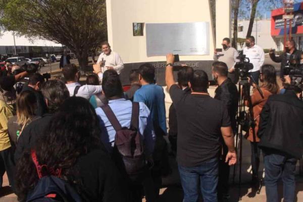 La 4T le queda a deber a los periodistas: Germinación Morena