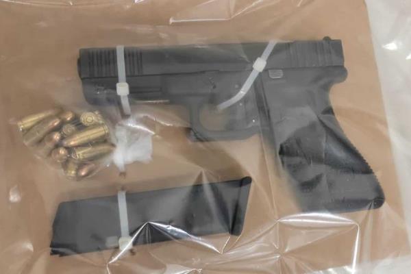 Detienen a militar que caminaba con pistola en mano por el malecón de Mazatlán
