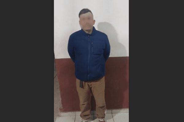 Detienen a sujeto acusado de violar a su hija, una niña, en El Fuerte