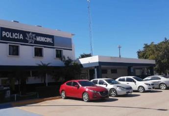 Detienen a estilista por agredir a una policía y dañar patrulla de Ahome