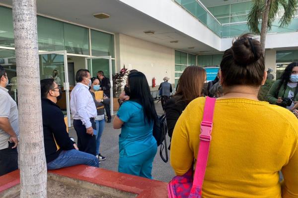 Personal de Salud exige saber por qué les quitaron su base laboral