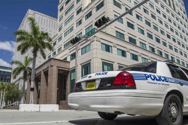 Arrestan a un profesor de Florida por besar a una alumna de 15 años en clase