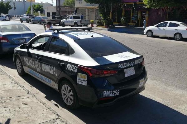 Cero tolerancia a padres que terminan de alistar a niños en doble fila