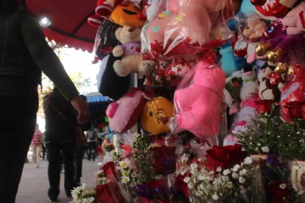 Amor y amistad reactivan economía de comercios