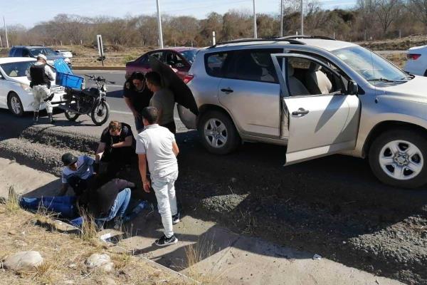Motociclista queda grave tras chocar por alcance, en La Costerita