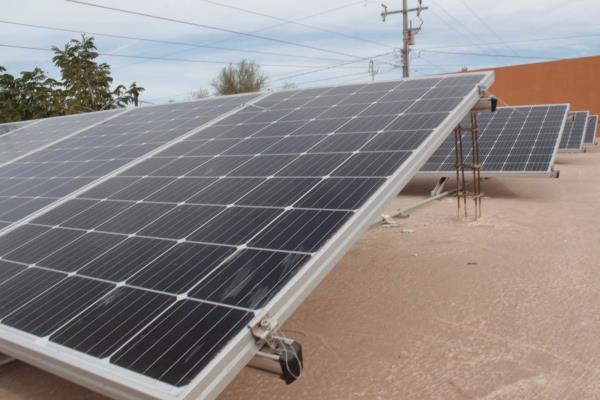 Propone Mario Zamora paneles solares en todas las casas de Infonavit
