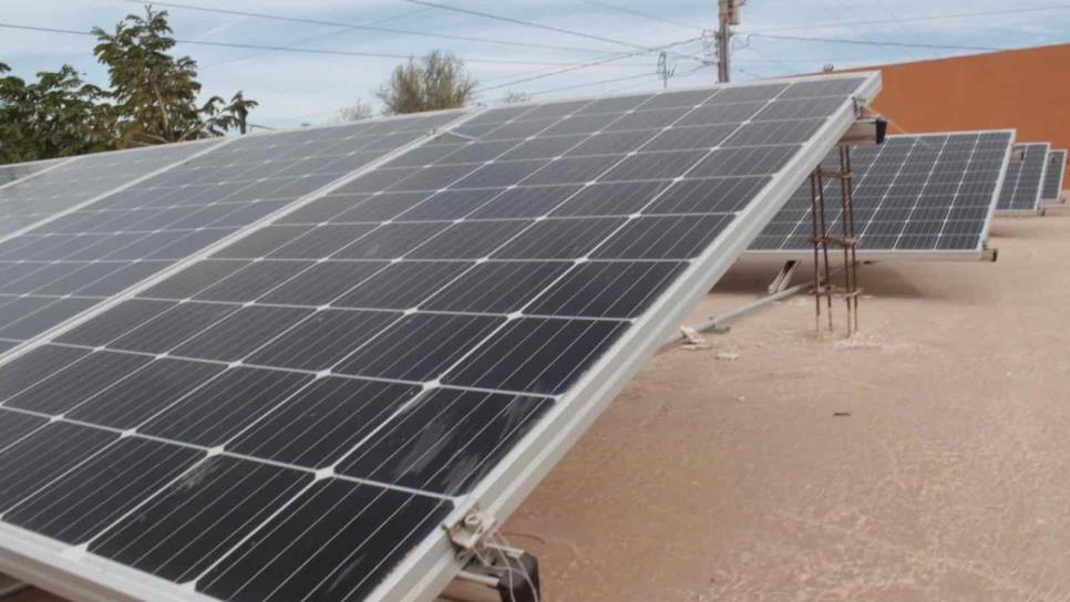 Propone Mario Zamora paneles solares en todas las casas de Infonavit