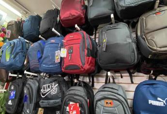 Aumenta 60 % la venta de mochilas ante clases presenciales