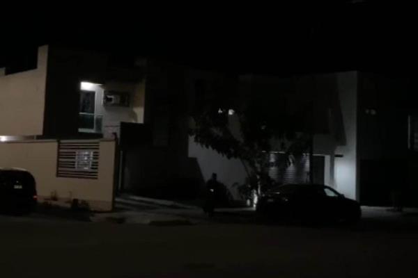 Denuncian que por las noches su calle queda a oscuras, en Los Mochis
