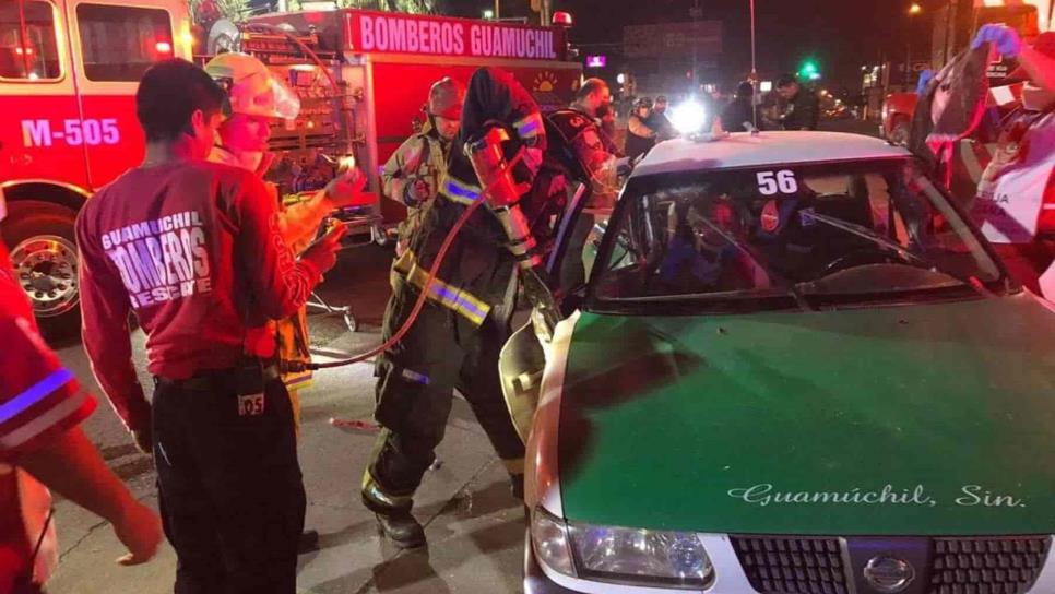 Choques de taxis en Guamúchil deja a dos personas lesionadas