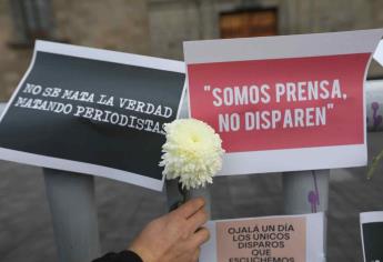 Periodistas protestan por asesinatos contra la prensa en Congreso de la Unión