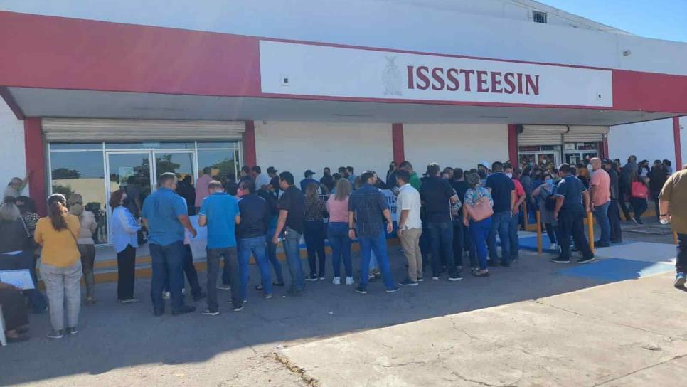 Maestros del SNTE 53 toman oficinas del ISSSTESIN