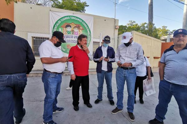 Maestros truenan en contra del actual dirigente del SNTE 53 en Sinaloa