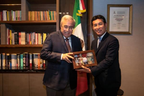 Embajador de Japón visita a Rocha Moya