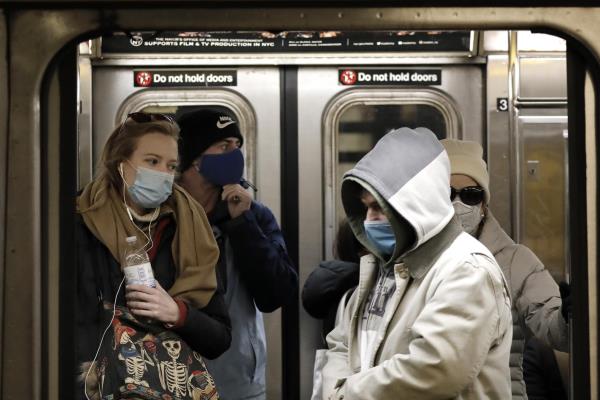 Nueva York instalará mamparas en andenes del metro para evitar empujones 