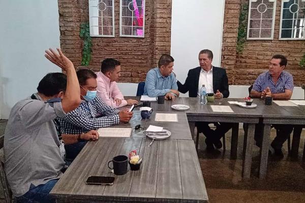 Presenta CORE 33 a diputado Feliciano Castro propuesta de Ley de Procedimiento Administrativo