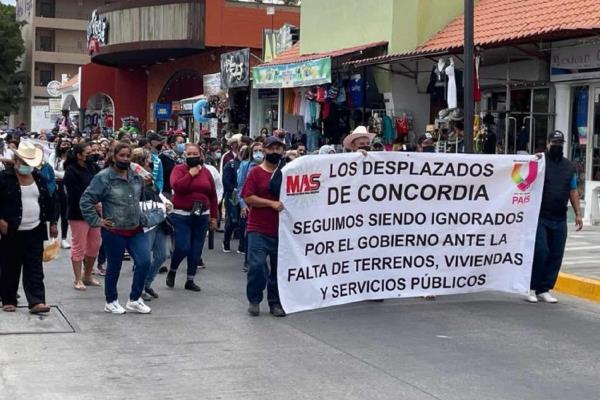Desplazados amenazan con abordar a AMLO en su visita a Mazatlán