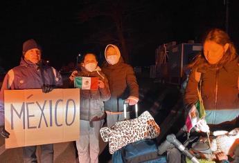 Primeras familias mexicanas llegan a Rumanía tras ser evacuadas de Ucrania