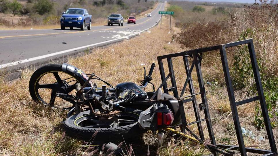 Grave motociclista al ser embestido en la México 15 en Guamúchil