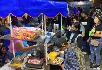 Abarrotados los puestos de comida por Carnaval