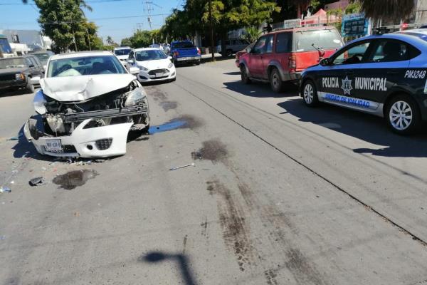 Accidentes en Los Mochis dejan dos lesionados