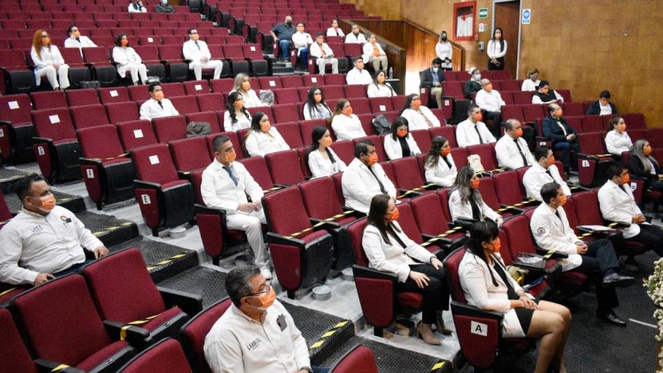 Egresan 65 médicos con diferentes especialidades del IMSS en Sinaloa