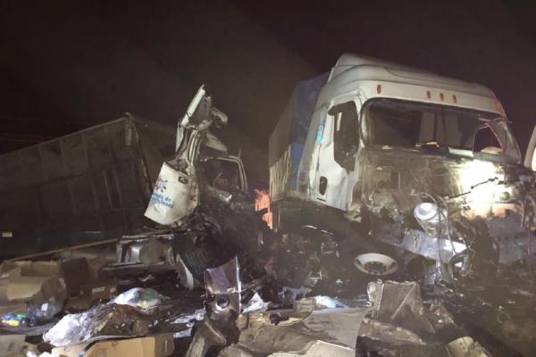 Encontronazo entre dos tráileres deja un muerto y dos lesionados