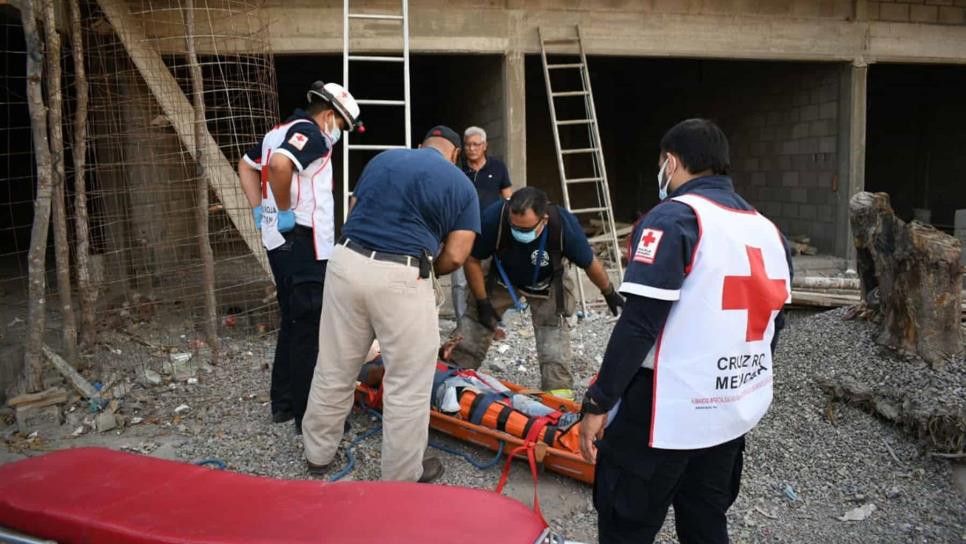 Albañil termina lesionado al caer en una construcción en Los Mochis Albañil termina lesionado al caer en una construcción en Los Mochis