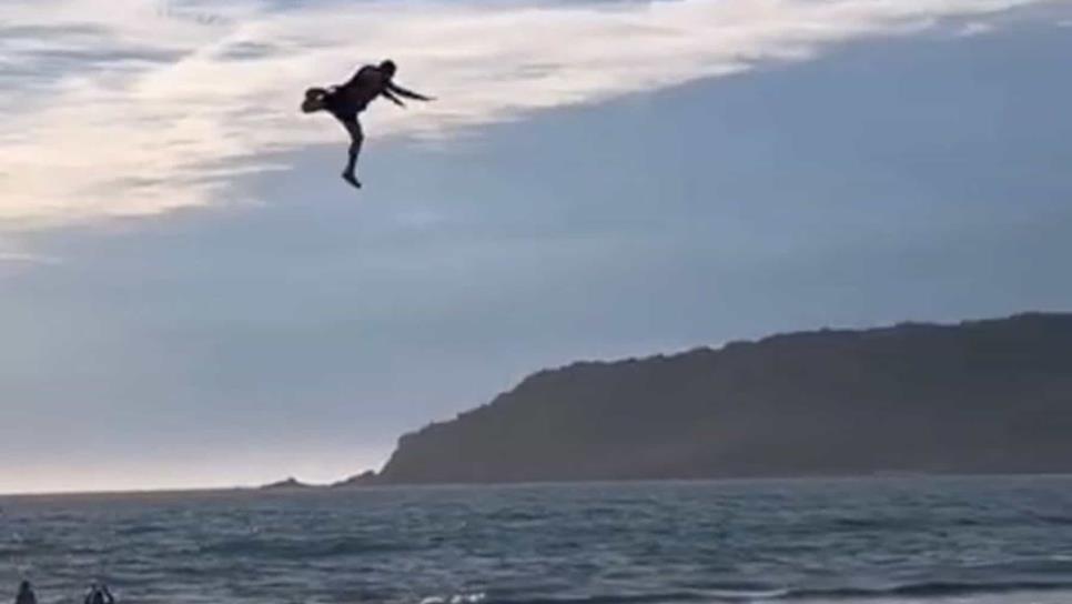 Se viraliza video de hombre cayendo del parachute en Mazatlán