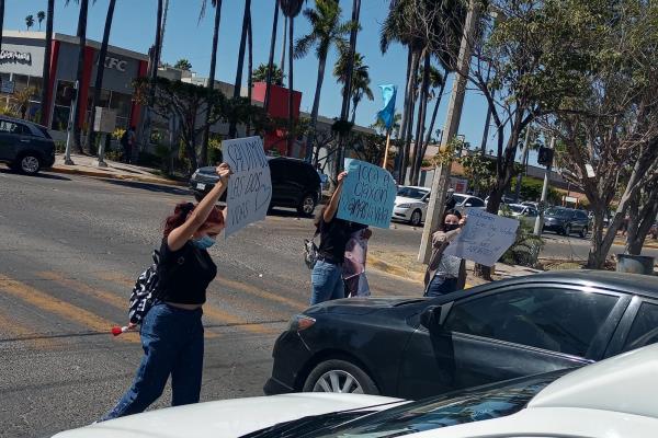 Jóvenes se manifiestan a favor de la vida en Los Mochis