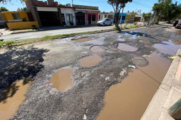 Como en la luna: avenida Walamo está intransitable, en Mazatlán