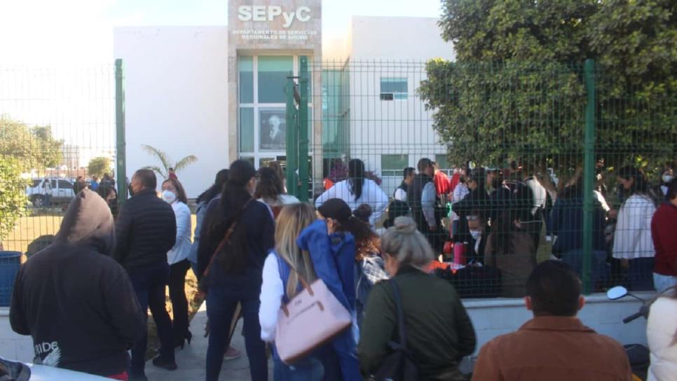 Maestros de Ahome se van a paro laboral, escuelas se quedan vacías