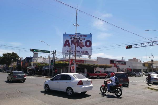 Reprueban partidos de Ahome aparición de espectaculares en favor de consulta de AMLO